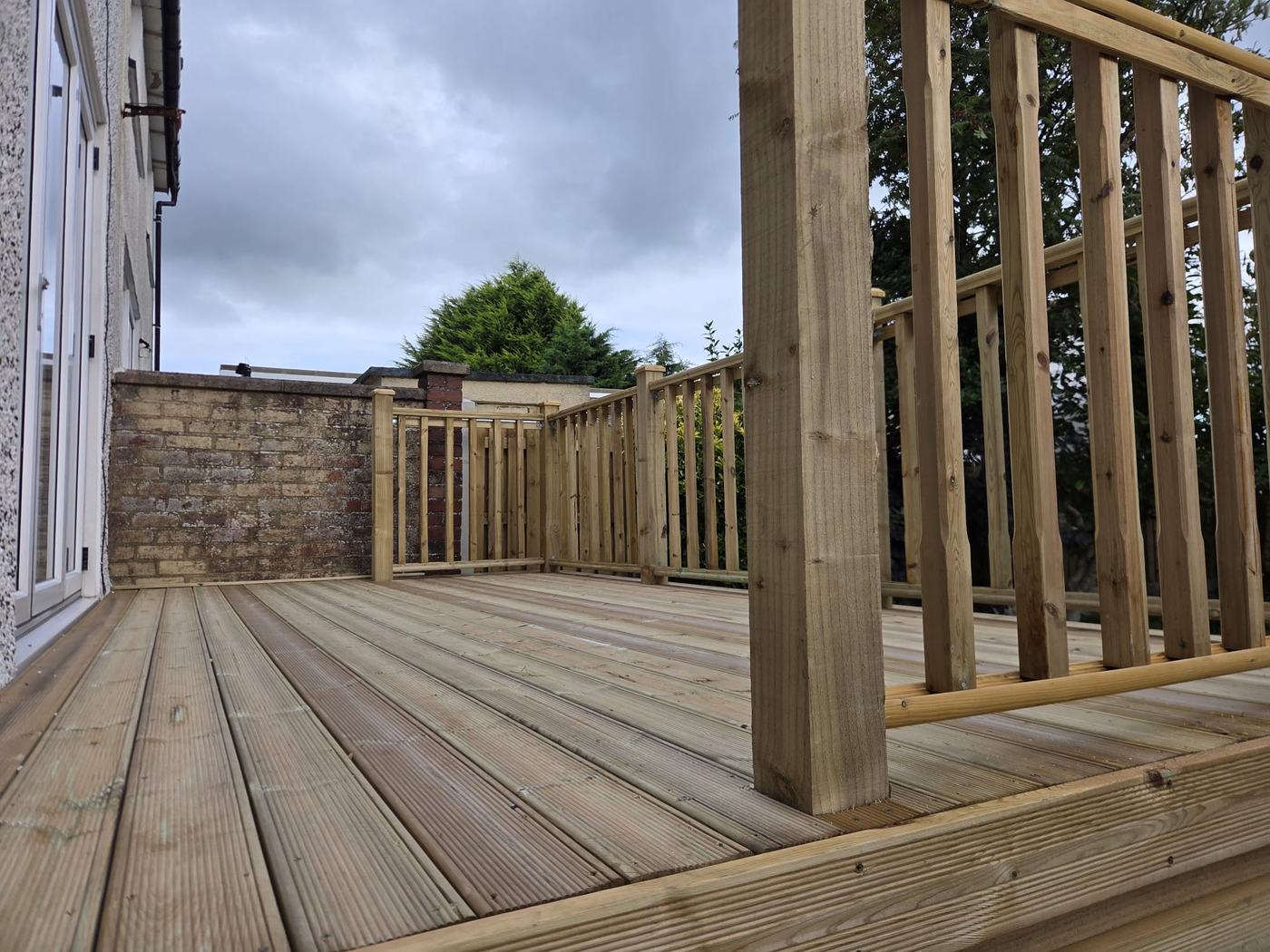 Grooved deck boards and a newel post on a new raised deck